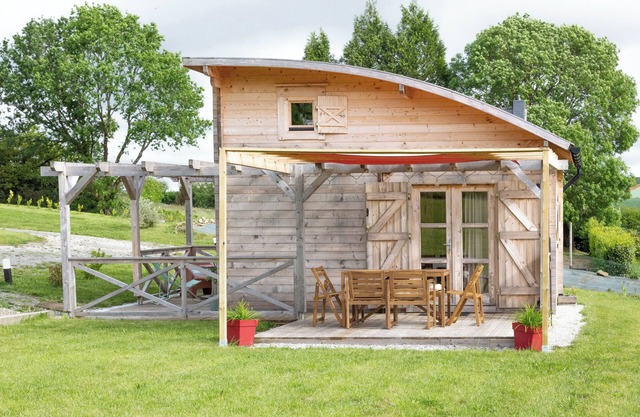 Chalet '5 Pers Landeleau 2kms Canal' with Private Terrace and Shared Garden