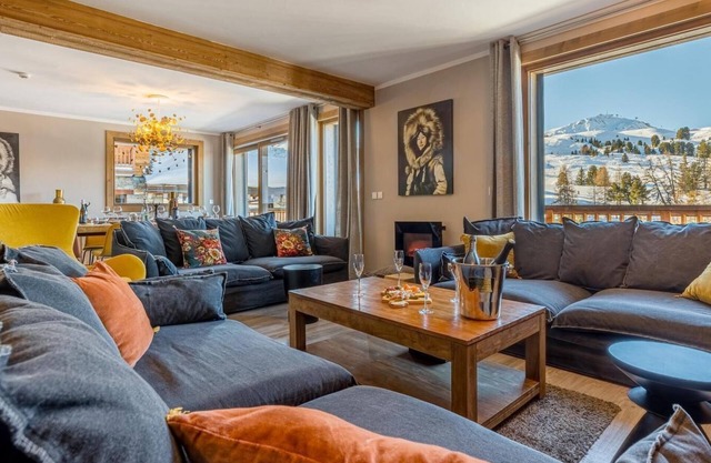Chalet, 50m from ski slopes, view mountain/street, sauna, terrace, balcony, fireplace or stove, tv