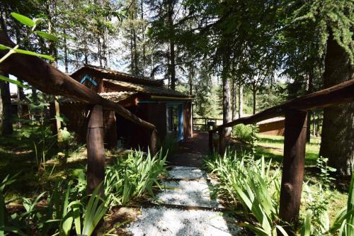 Chalet avec piscine commune au Lac de Goulens - 2 adultes et 3 enfants