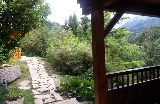 Chalet between lake and mountains SPA