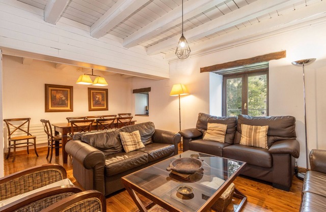 Chalet 'Casa Aranesa En Centro De Arties' with Mountain View, Private Garden and Wi-Fi