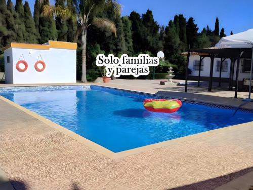 Chalet con piscina privada y Barbacoa