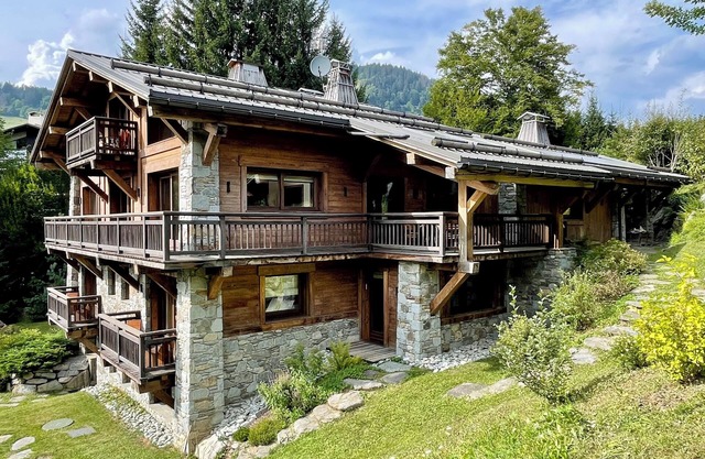 Chalet de Blaye - Hammam & gym, 6 min walk from the village, Secluded setting