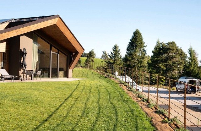 Chalet 'Einheit B' with Mountain View, Private Terrace and Wi-Fi