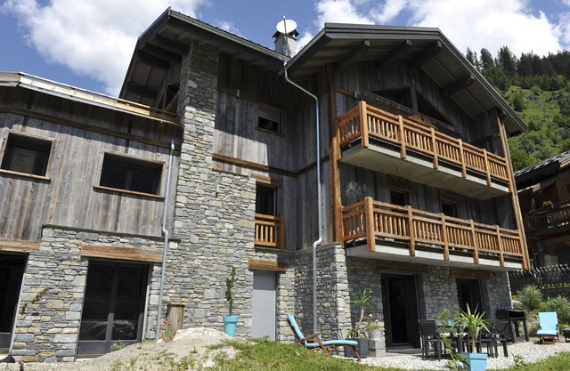 CHALET L' Ours Blanc, luxury 18/20-person chalet, heated sauna jacuzzi, SPA.