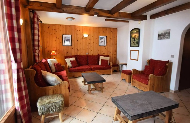 Chalet Le Becoin - MITIZED CHALET 10/12 pers - 100m from SAUNA- WIFI - SPAIN 1800