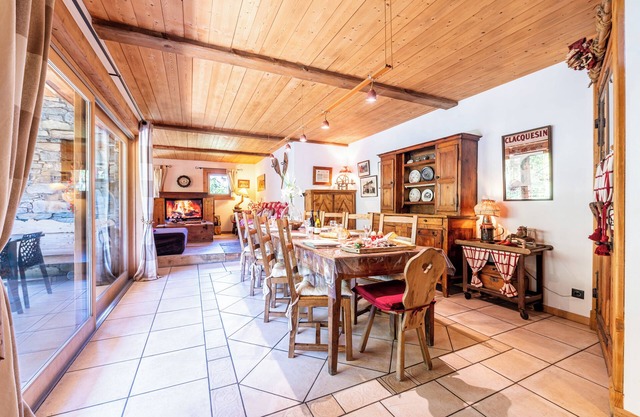 Chalet 'Le Courti' with Mountain View, Private Terrace and Wi-Fi