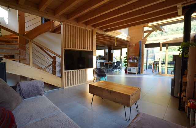 Chalet Lumineux Dans la Nature