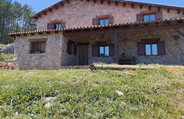 Chalet 'Masia Bufulà' with Mountain View, Private Terrace and Wi-Fi