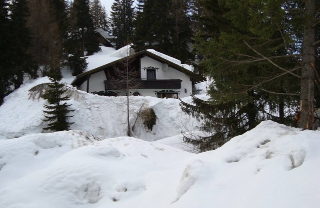 Chalet Nassfeld near Ski Slopes