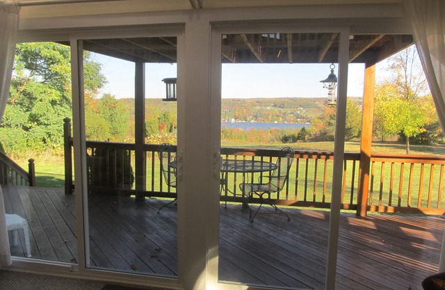 Chalet overlooking Keuka Lake in the heart of Wine Country