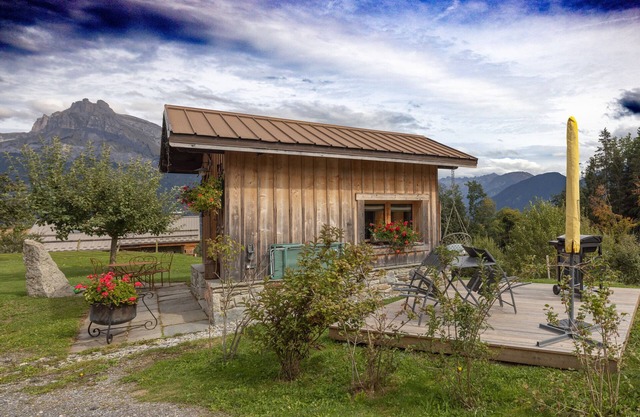 Chalet 'Petit Cosy' with Mountain View, Wi-Fi and Air Conditioning