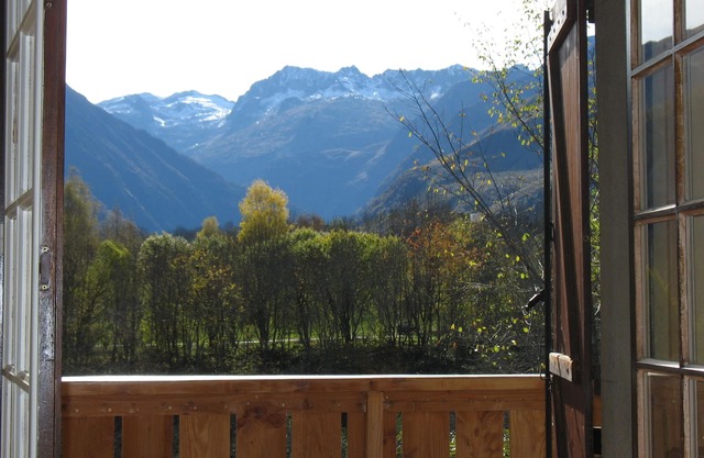Chalet Pyrenean 12 pers 200 m2 near Peyragudes and hiking trails GR10