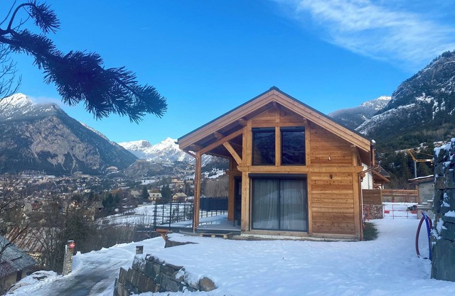 Chalet with exceptional views, 5 minutes from the slopes