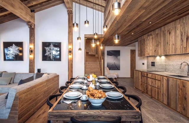 Chalet, wifi, sauna, terrace, fireplace or stove, parking, tv, ski locker, 150m², Val d'Isère