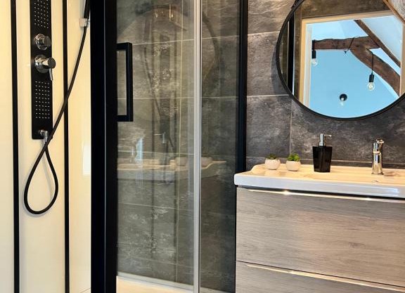 Chambre privée à la campagne avec piscine
