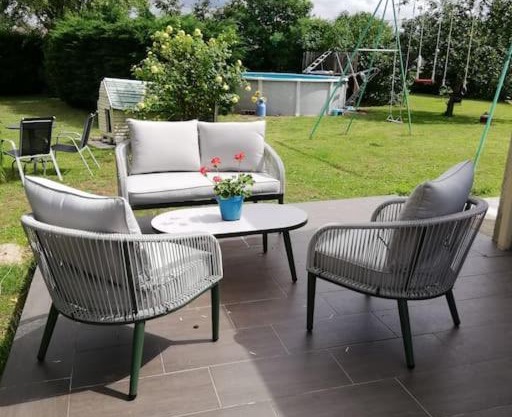 Chambre privée calme,campagne,étape,déplacement pro,abri moto vélo,parking