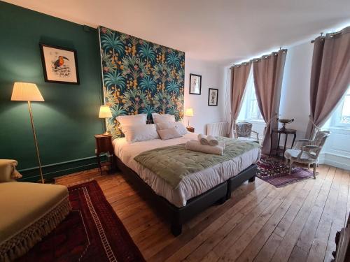 Chambre spacieuse avec grand lit et salle d'eau privée, petit-déjeuner inclus - Châteauroux - FR-1-591-601
