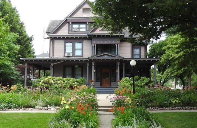 Champaign Garden Inn