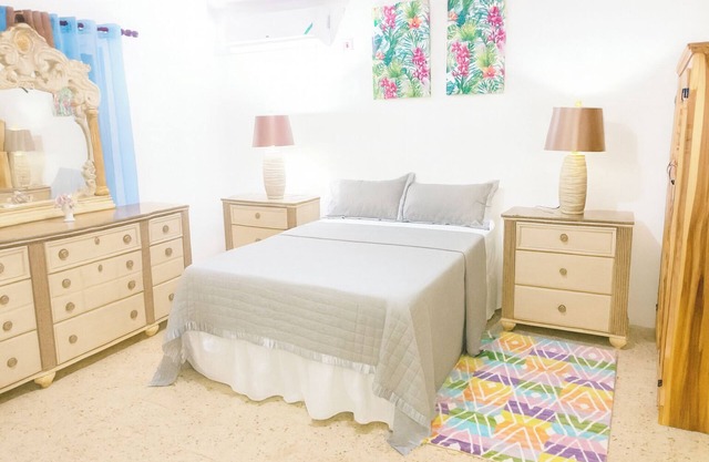 Chantal House Sleeps 8 with Garden