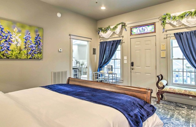 Chappell Hill Casita w/ Great Outdoor Space!