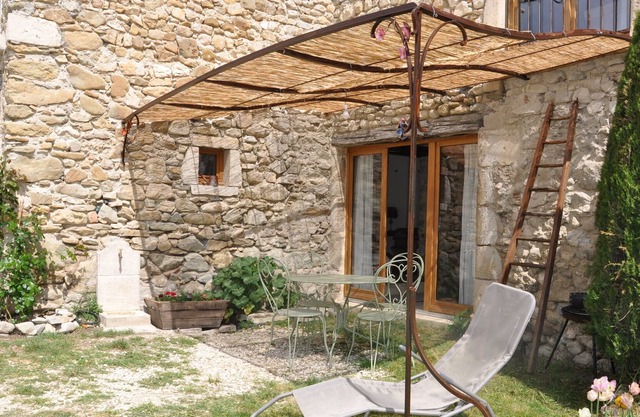 Character cottage in the castle of Alençon - Between Grignan, Dieulefit and Nyons