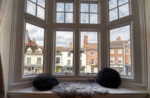 Character 1Bed Flat in Worcester