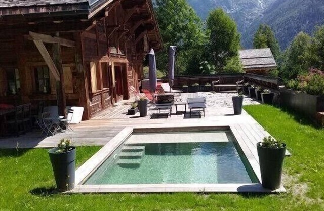 Character cottage with terrace and garden overlooking Mont Blanc and Chamonix