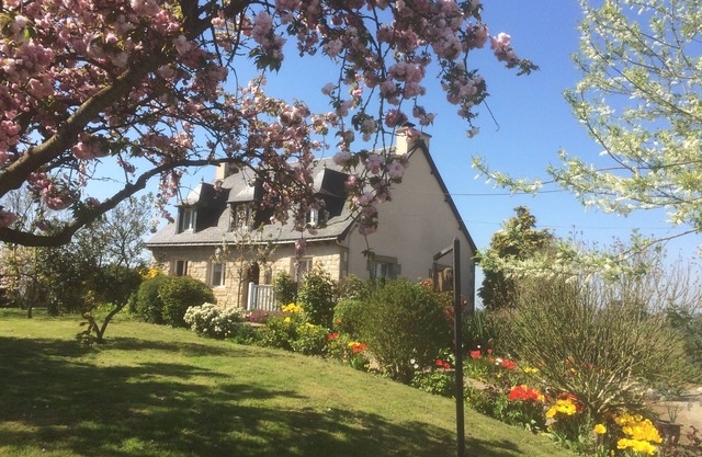 Character family home in the countryside 10 pers. 20 minutes from the coast