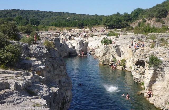 Character house for 2 to 7 people in a picturesque Gard village