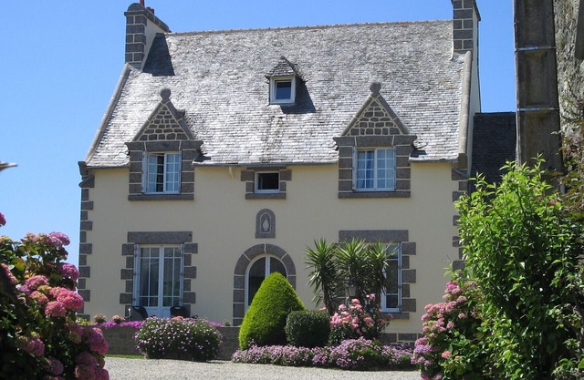 Character house with * label in the heart of Léon and close to the sea.