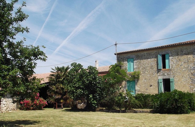Characterful Farmhouse With Large Pool Set Amidst Sunflowers And Vineyards
