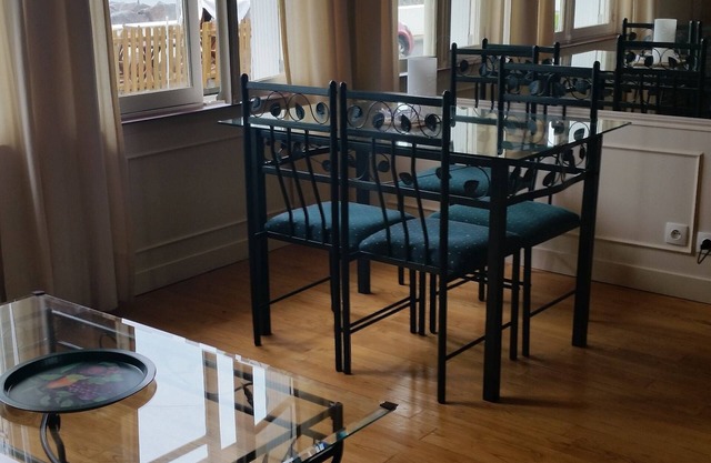 Characteristic apartment opposite the beach in Brittany Rosaires