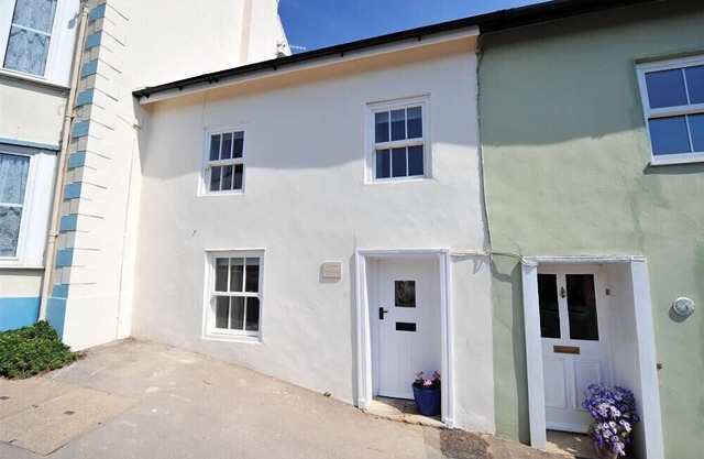 CHARM COTTAGE, family friendly, country holiday cottage in Charmouth