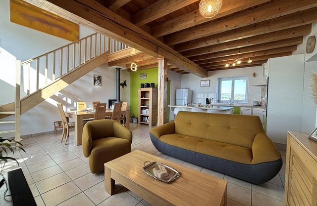 Charming gîte in Saint-Bonnet-de-Rochefort, perfect for 4-6 people