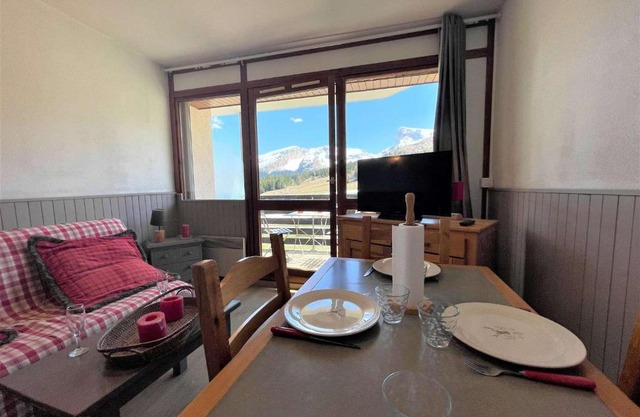Charmant 2 pièces cabine, balcon, parking, navette, wifi gratuit, proche commerces et pistes, 4 pers - FR-1-525-242