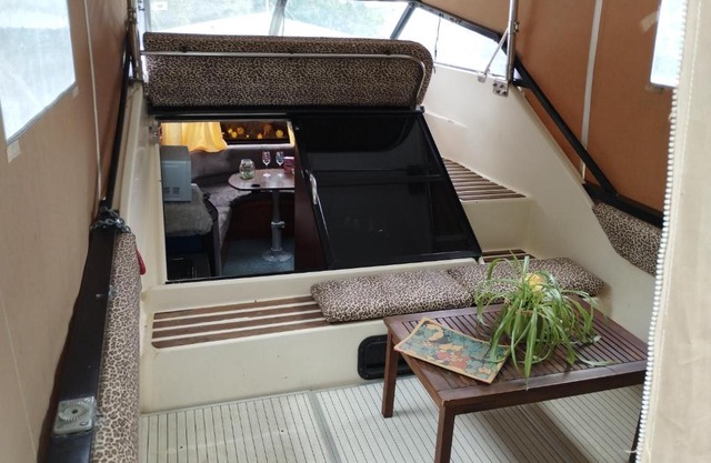 Charmant bateau dans une ambiance conviviale