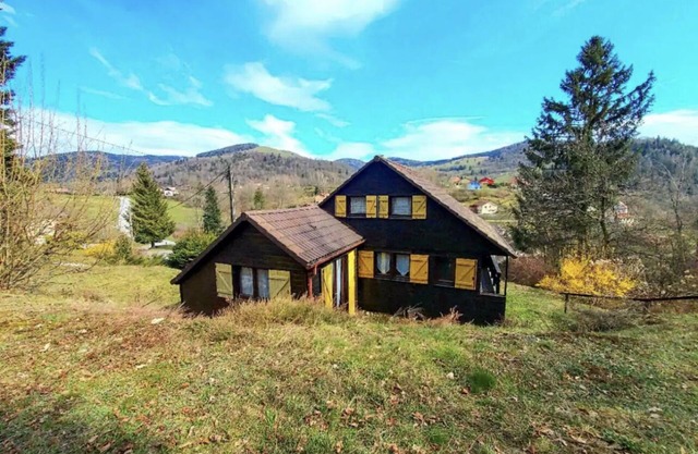 Charmant Chalet Rustique Proche de la Bresse