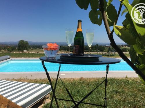 Charmant gîte avec terrasse et piscine, ferme familiale, produits locaux, animaux acceptés - FR-1-496-143