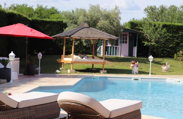 charmante petite maison avec spa, piscine chauffé et salle de fitness