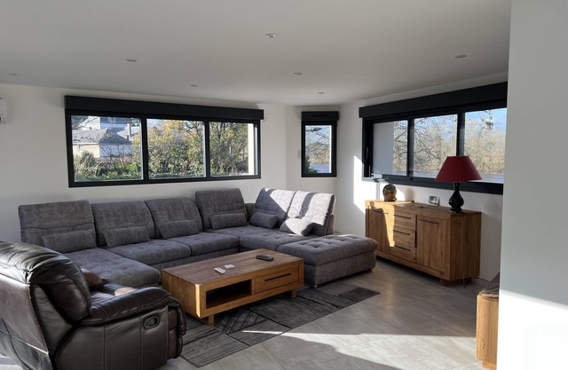 Charme de Cette Maison Rénovée au Bord du Louet