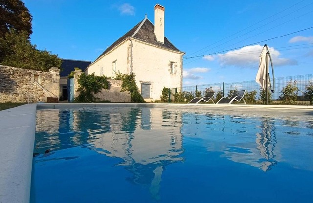 Charming family cottage with pool and garden in Touraine