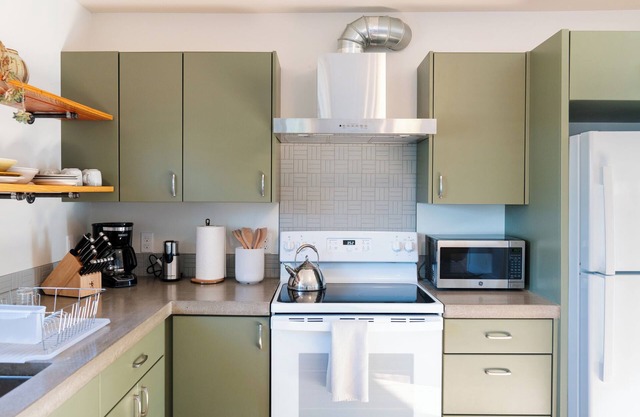 Charming 1/1 apartment at the St. Helens waterfront with amazing views.