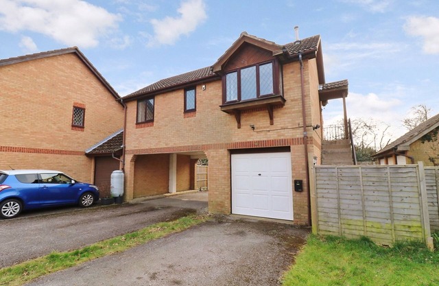 Charming 1 bed detached coach house in peaceful Locks Heath with super fast WiFi