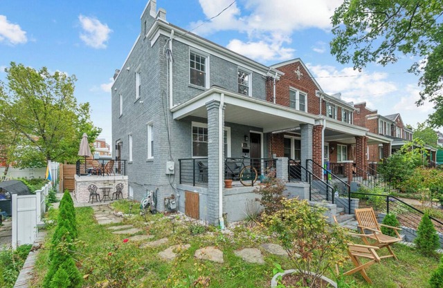 Charming 1-bedroom apartment with AC, WiFi in welcoming Washington