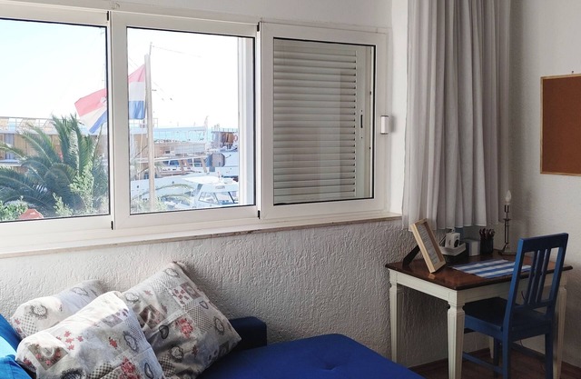 Charming 1-bedroom apartment with WiFi, AC in enchanting Jesenice