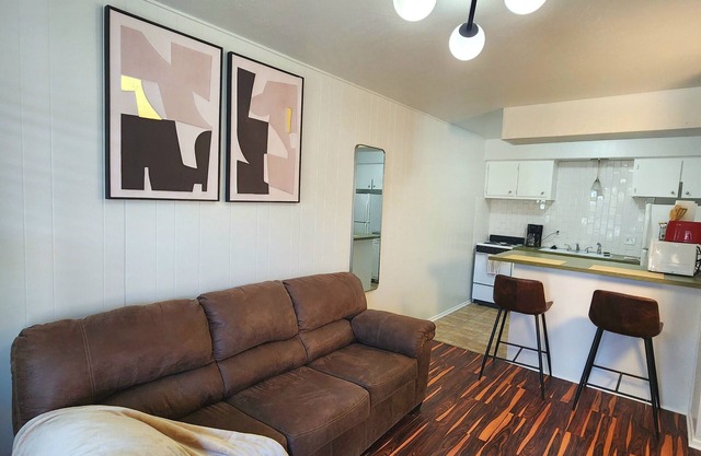 Charming 1-bedroom apartment in Gated Community & Onsite Laundry Odessa