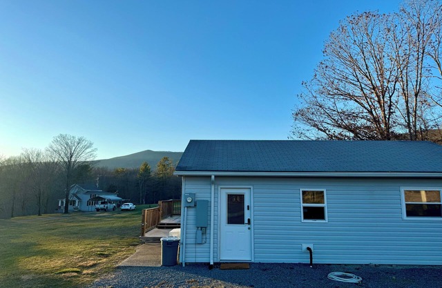 Charming 1-bedroom cottage in Covington with AC