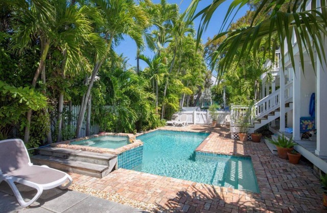 Charming 1-bedroom condo in welcoming Key West with AC