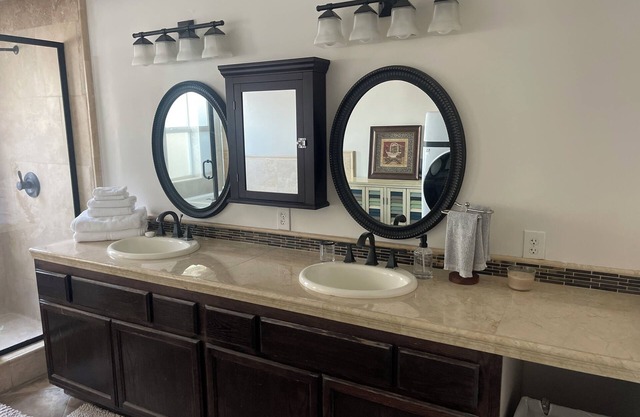 Charming 1-bedroom apartment in lovely Bakersfield with AC, WiFi